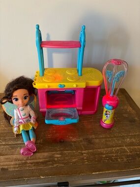 Butterbean's Cafe Magical ­Bake & Display Oven ­Playset with Lights & ­Sounds